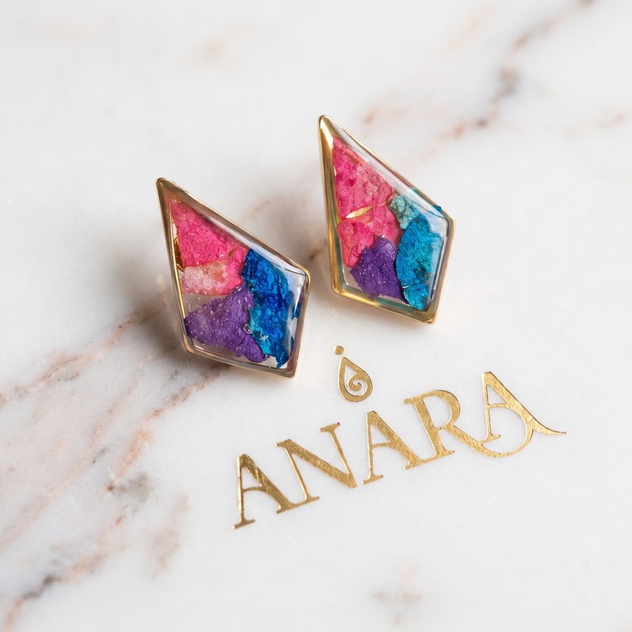 Aretes Bella, en resina con flor verde