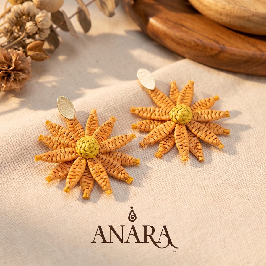 Aretes Flor de Sol, tejidos a mano en palma de iraca